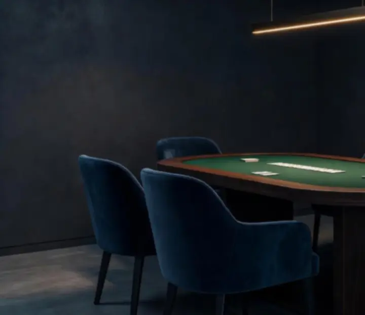 Card Lounge contemporain, table de poker feutrée dans un espace insonorisé.